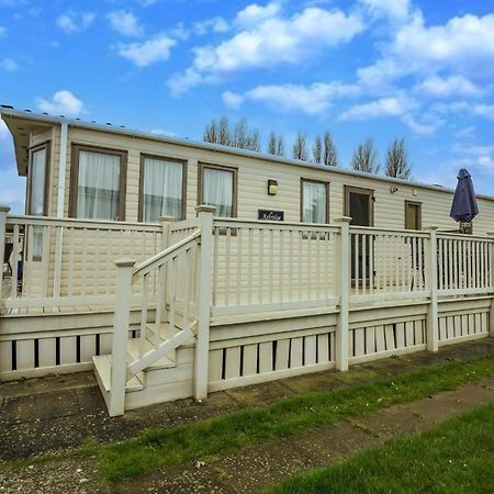 6 Berth Caravan With Decking At Manor Park In Hunstanton Ref 23017H Extérieur photo