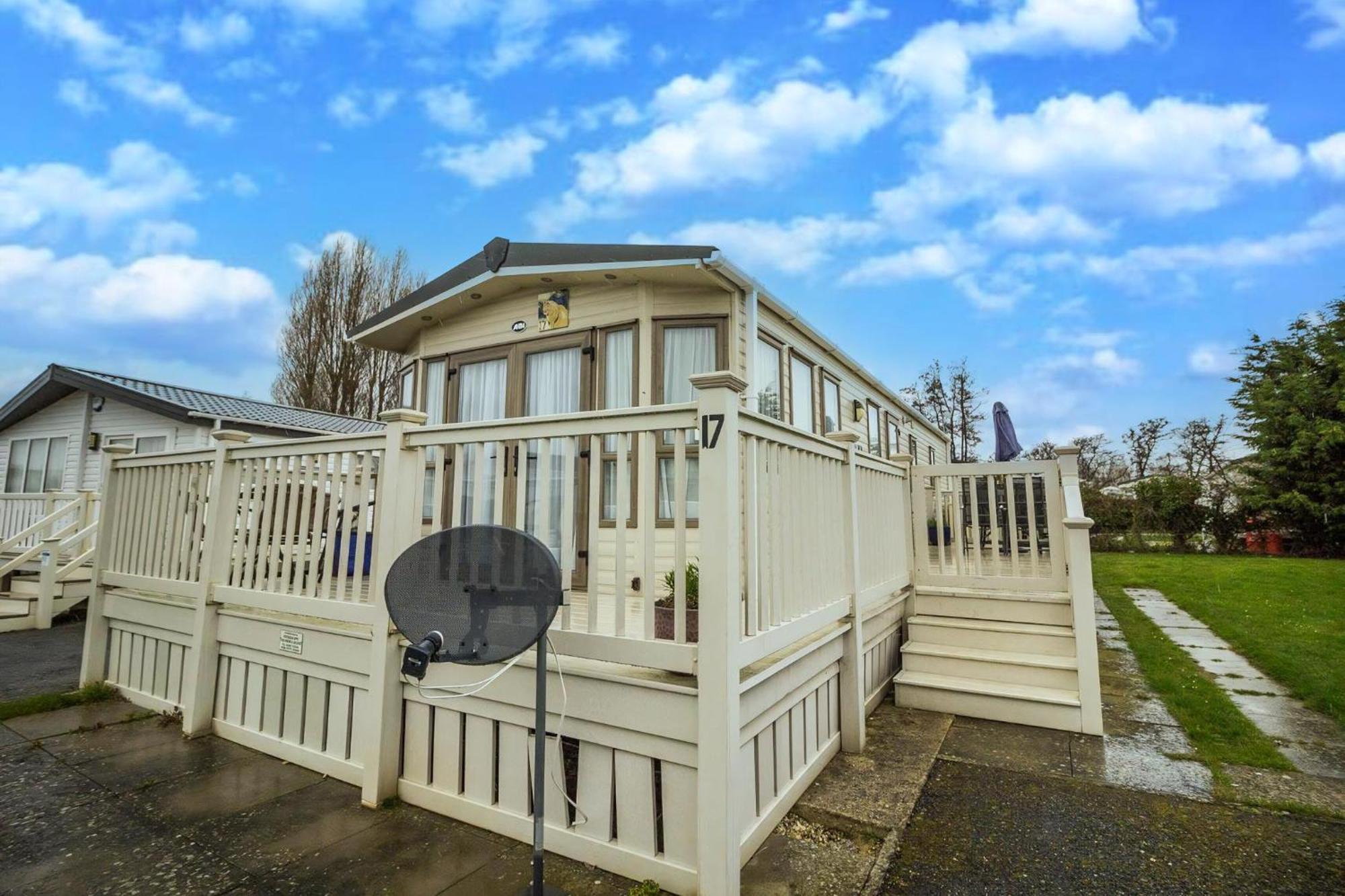 6 Berth Caravan With Decking At Manor Park In Hunstanton Ref 23017H Extérieur photo