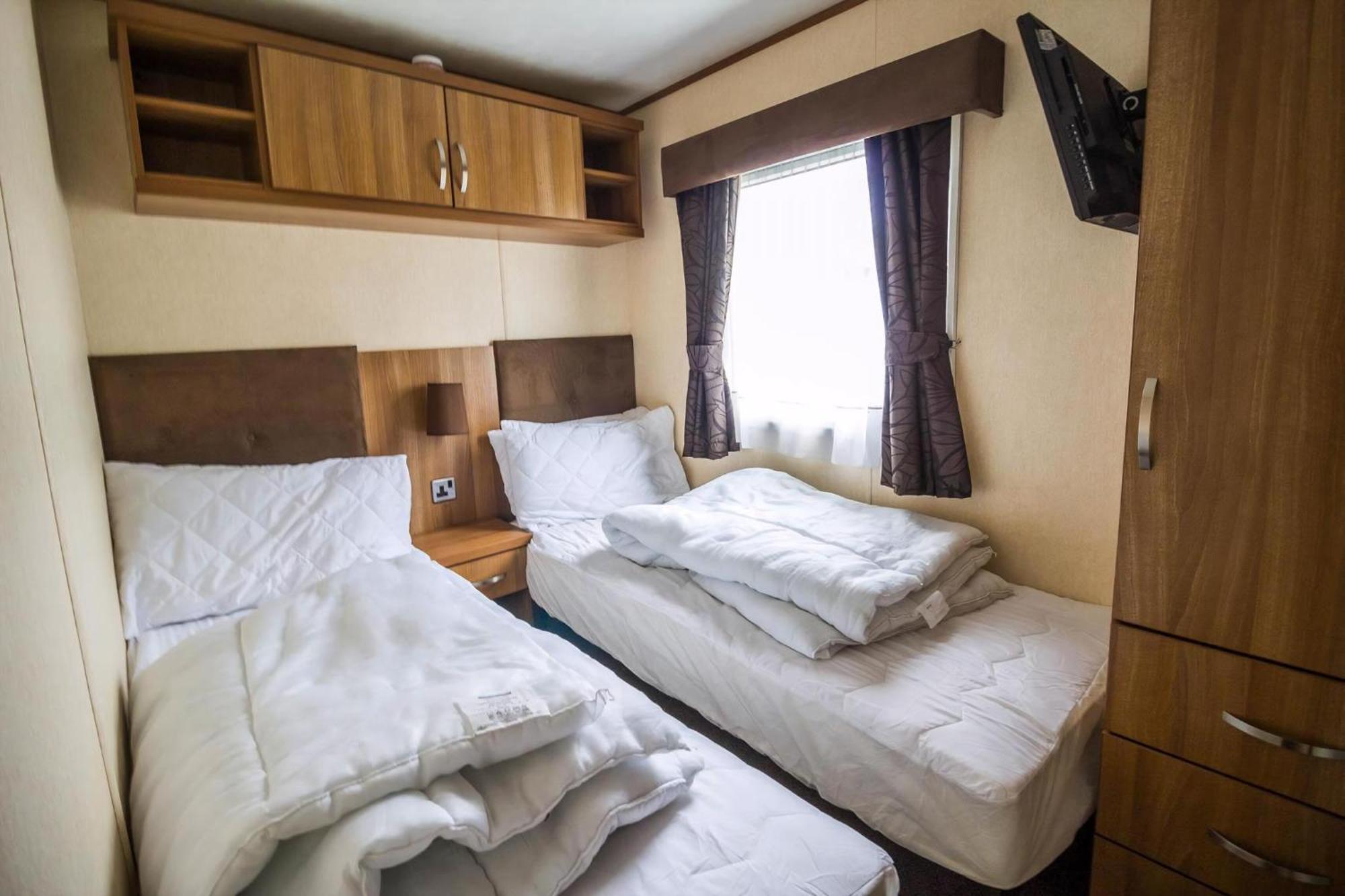 6 Berth Caravan With Decking At Manor Park In Hunstanton Ref 23017H Extérieur photo