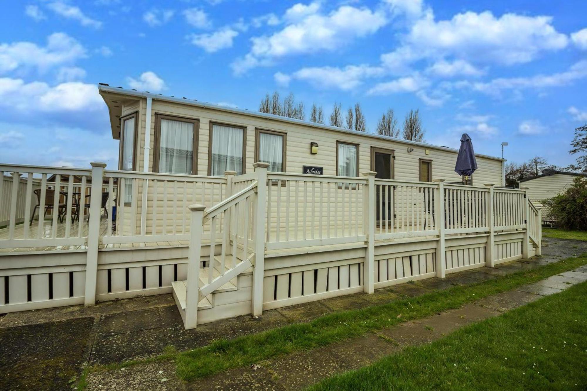 6 Berth Caravan With Decking At Manor Park In Hunstanton Ref 23017H Extérieur photo